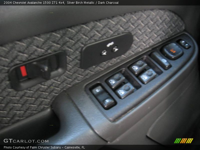 Silver Birch Metallic / Dark Charcoal 2004 Chevrolet Avalanche 1500 Z71 4x4