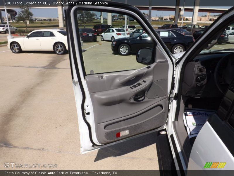Oxford White / Medium Graphite 2000 Ford Expedition XLT