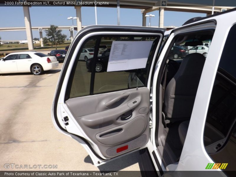 Oxford White / Medium Graphite 2000 Ford Expedition XLT