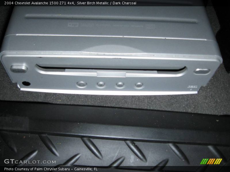 Silver Birch Metallic / Dark Charcoal 2004 Chevrolet Avalanche 1500 Z71 4x4