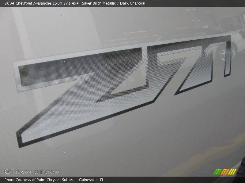 Silver Birch Metallic / Dark Charcoal 2004 Chevrolet Avalanche 1500 Z71 4x4