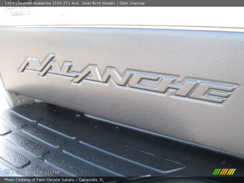 Silver Birch Metallic / Dark Charcoal 2004 Chevrolet Avalanche 1500 Z71 4x4