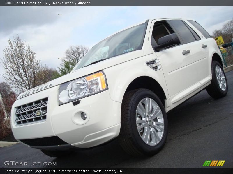 Alaska White / Almond 2009 Land Rover LR2 HSE