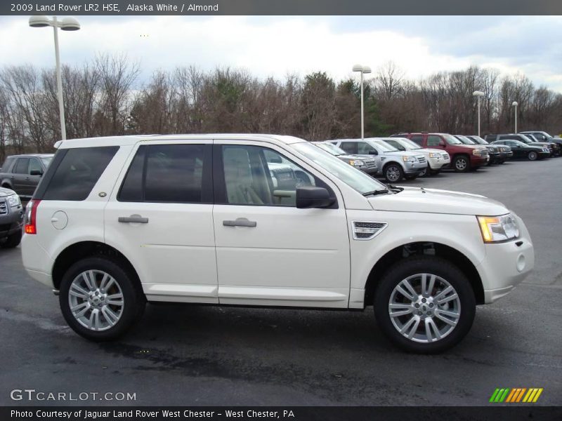 Alaska White / Almond 2009 Land Rover LR2 HSE