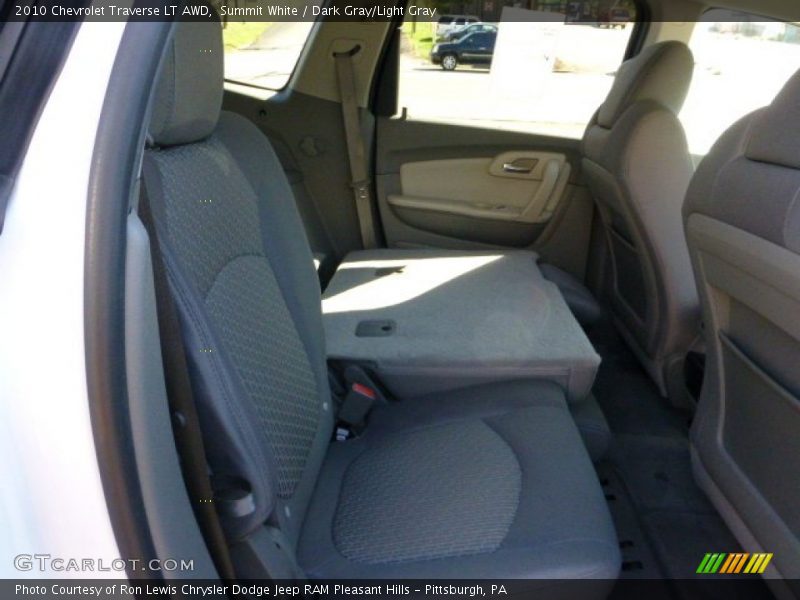 Summit White / Dark Gray/Light Gray 2010 Chevrolet Traverse LT AWD