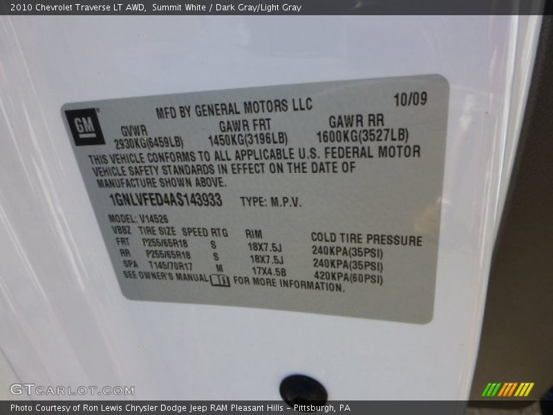 Summit White / Dark Gray/Light Gray 2010 Chevrolet Traverse LT AWD