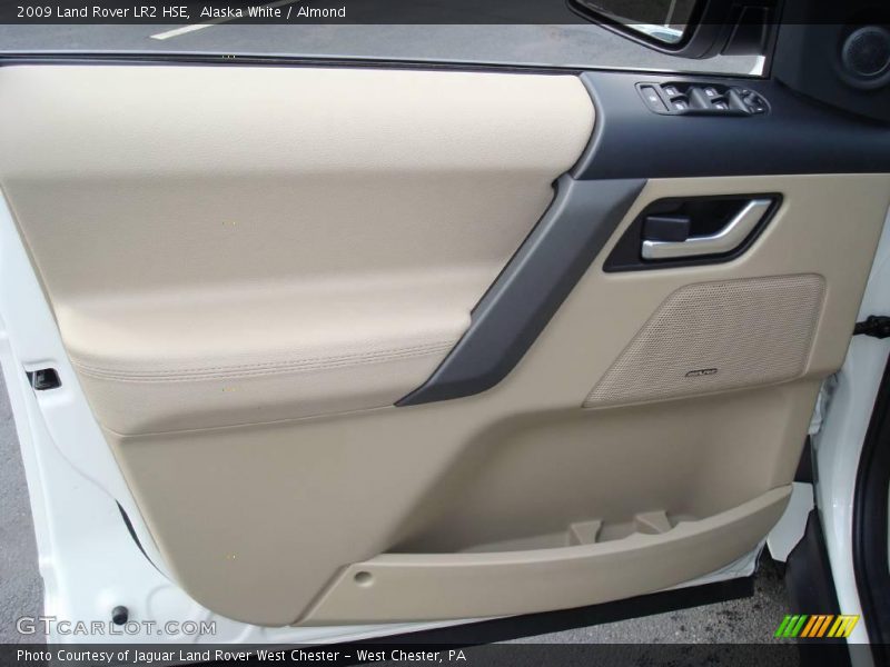Alaska White / Almond 2009 Land Rover LR2 HSE