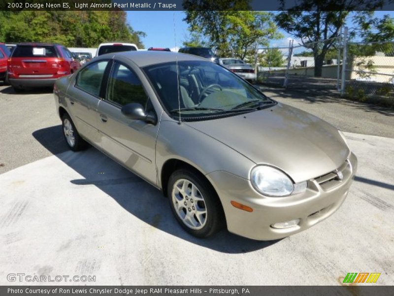 Front 3/4 View of 2002 Neon ES