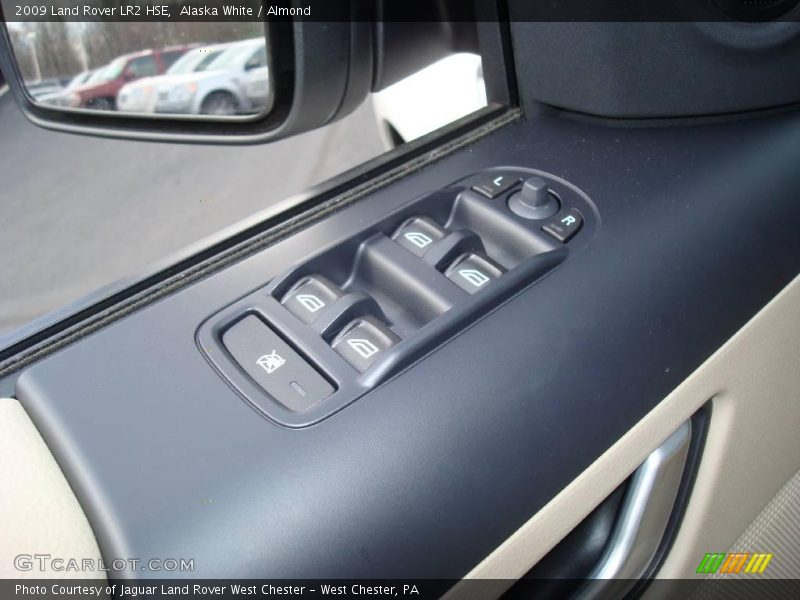 Alaska White / Almond 2009 Land Rover LR2 HSE