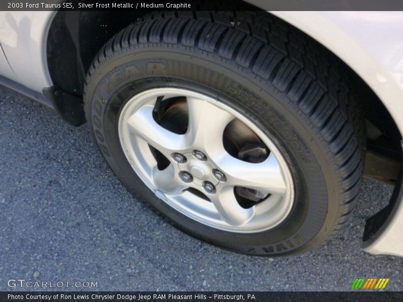 Silver Frost Metallic / Medium Graphite 2003 Ford Taurus SES