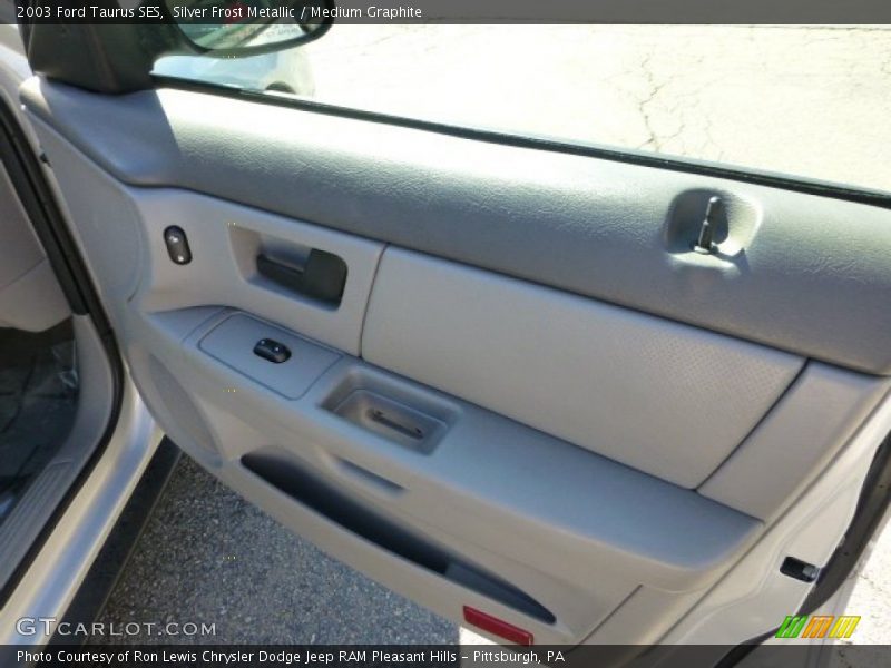 Silver Frost Metallic / Medium Graphite 2003 Ford Taurus SES