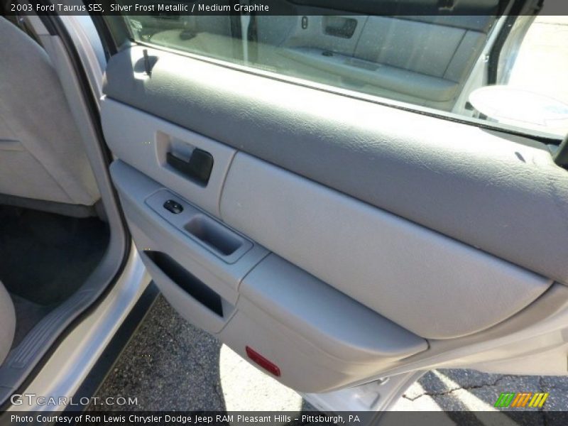 Silver Frost Metallic / Medium Graphite 2003 Ford Taurus SES