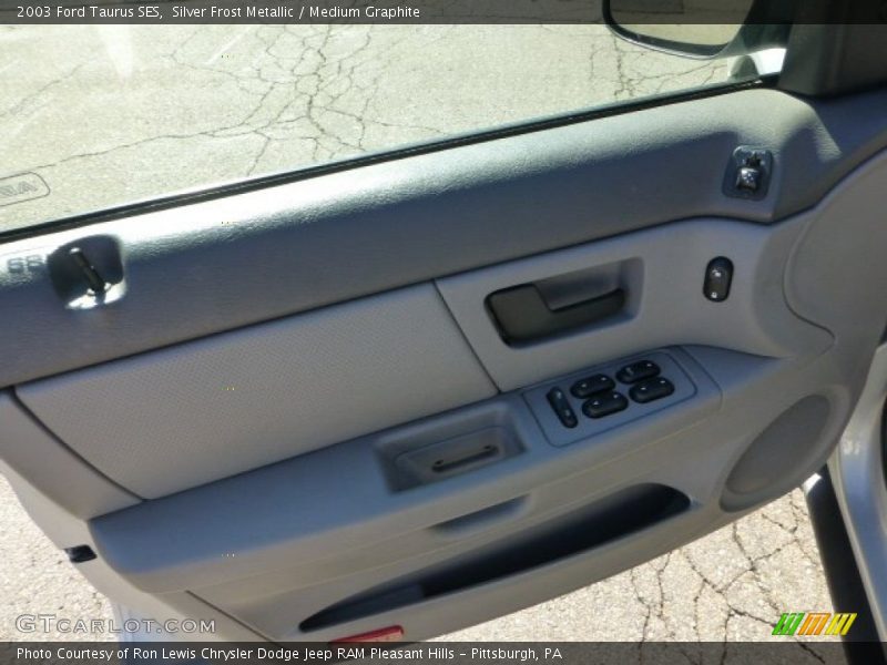 Silver Frost Metallic / Medium Graphite 2003 Ford Taurus SES