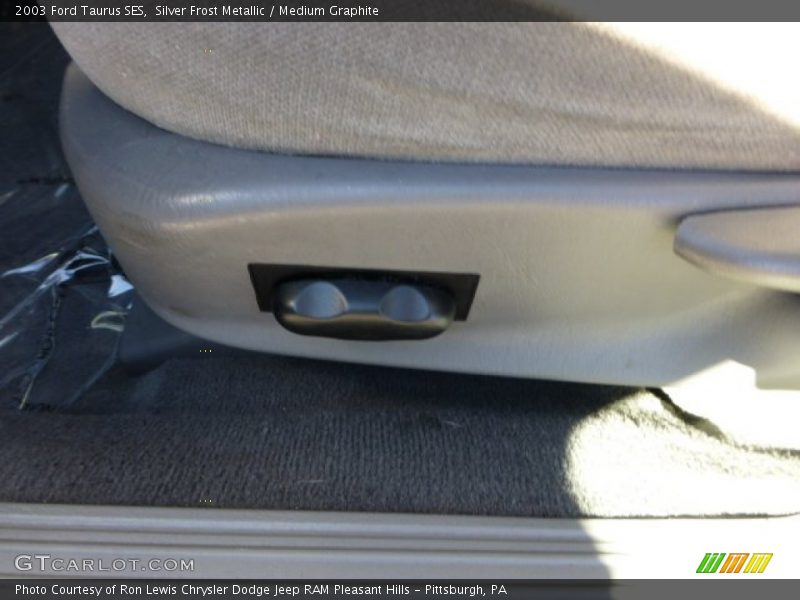 Silver Frost Metallic / Medium Graphite 2003 Ford Taurus SES