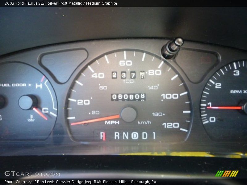 Silver Frost Metallic / Medium Graphite 2003 Ford Taurus SES