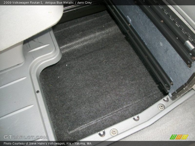 Antigua Blue Metallic / Aero Grey 2009 Volkswagen Routan S
