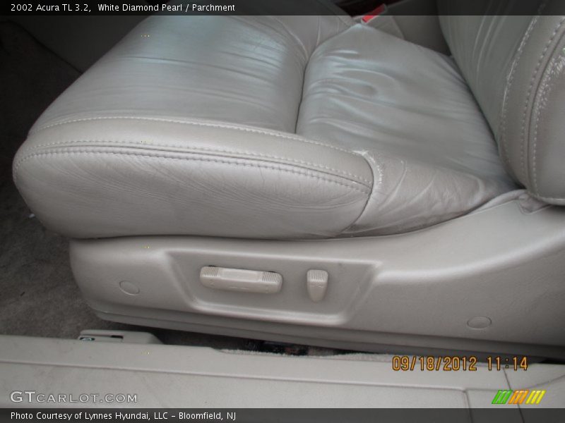 White Diamond Pearl / Parchment 2002 Acura TL 3.2