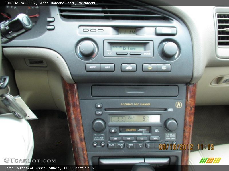 White Diamond Pearl / Parchment 2002 Acura TL 3.2