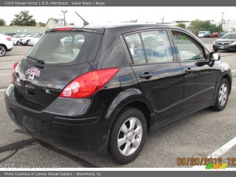 Super Black / Beige 2009 Nissan Versa 1.8 SL Hatchback