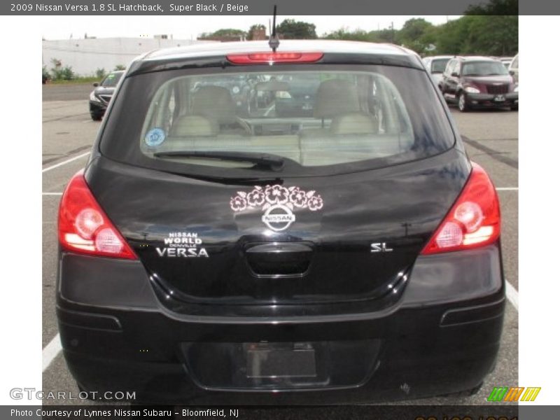 Super Black / Beige 2009 Nissan Versa 1.8 SL Hatchback