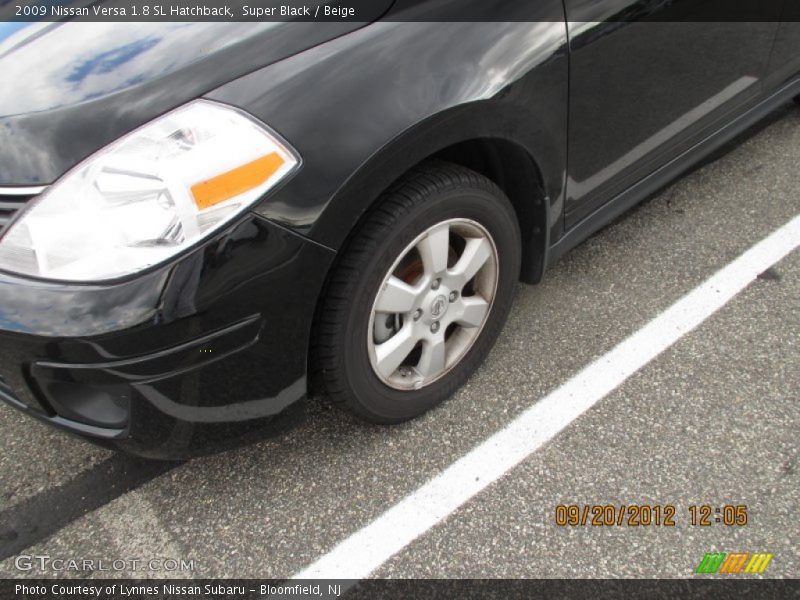 Super Black / Beige 2009 Nissan Versa 1.8 SL Hatchback