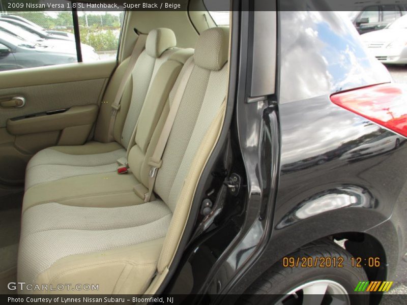 Super Black / Beige 2009 Nissan Versa 1.8 SL Hatchback