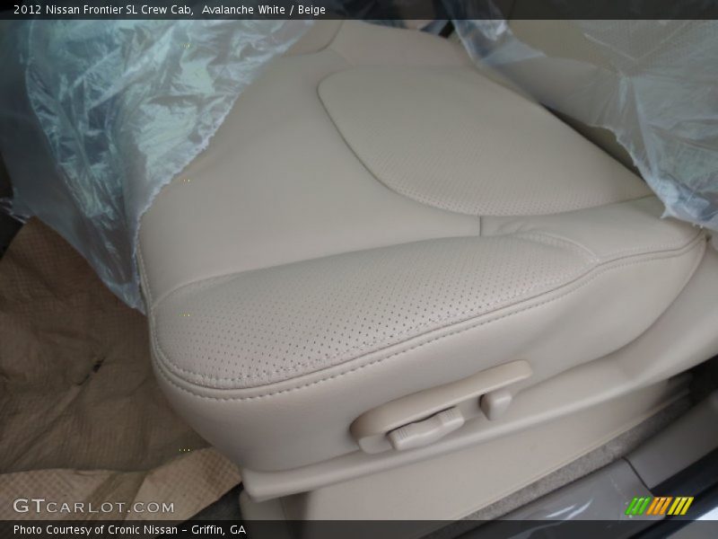 Avalanche White / Beige 2012 Nissan Frontier SL Crew Cab