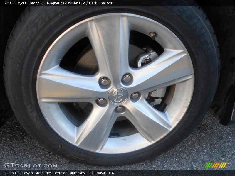 Magnetic Gray Metallic / Dark Charcoal 2011 Toyota Camry SE