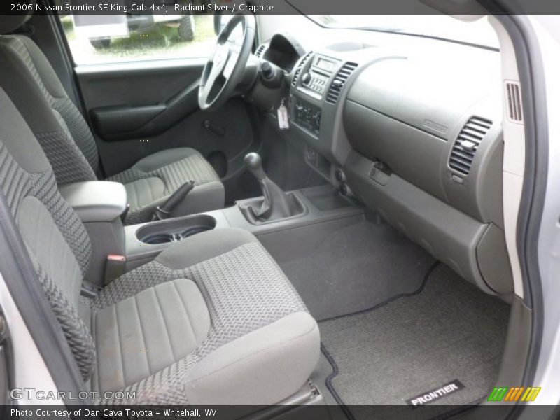  2006 Frontier SE King Cab 4x4 Graphite Interior
