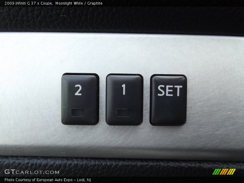 Moonlight White / Graphite 2009 Infiniti G 37 x Coupe