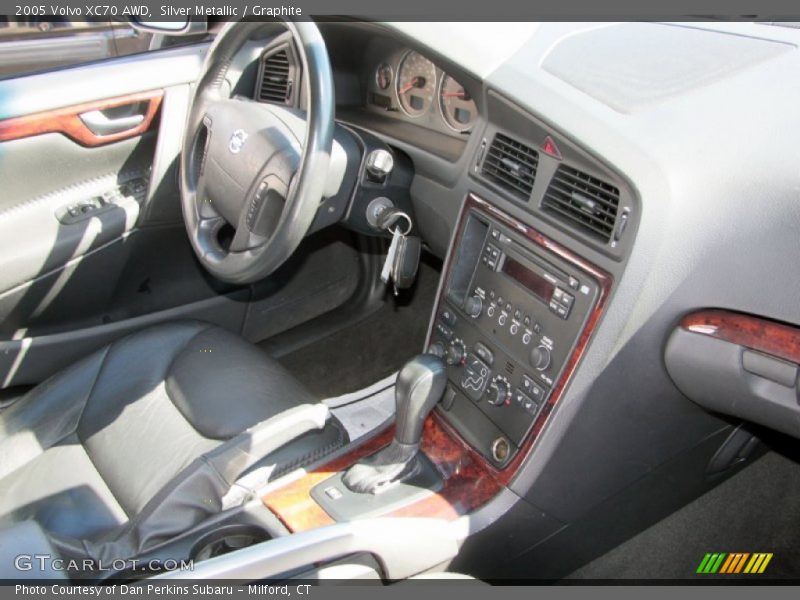 Silver Metallic / Graphite 2005 Volvo XC70 AWD