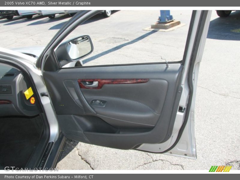 Silver Metallic / Graphite 2005 Volvo XC70 AWD