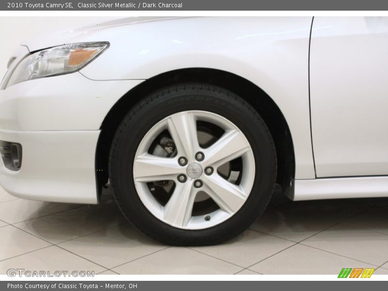 Classic Silver Metallic / Dark Charcoal 2010 Toyota Camry SE