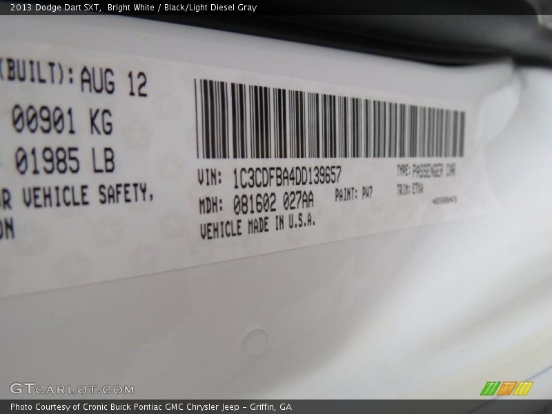 Bright White / Black/Light Diesel Gray 2013 Dodge Dart SXT