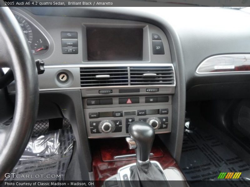 Brilliant Black / Amaretto 2005 Audi A6 4.2 quattro Sedan