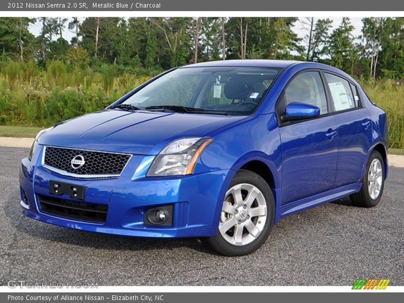 Front 3/4 View of 2012 Sentra 2.0 SR