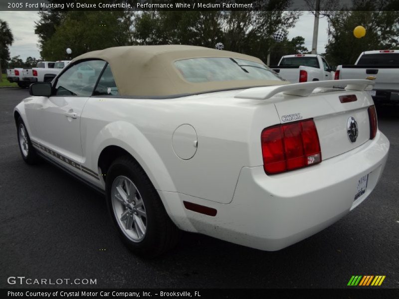 Performance White / Medium Parchment 2005 Ford Mustang V6 Deluxe Convertible