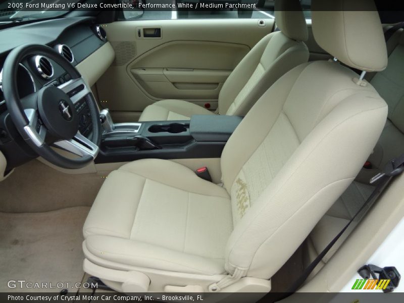 Performance White / Medium Parchment 2005 Ford Mustang V6 Deluxe Convertible