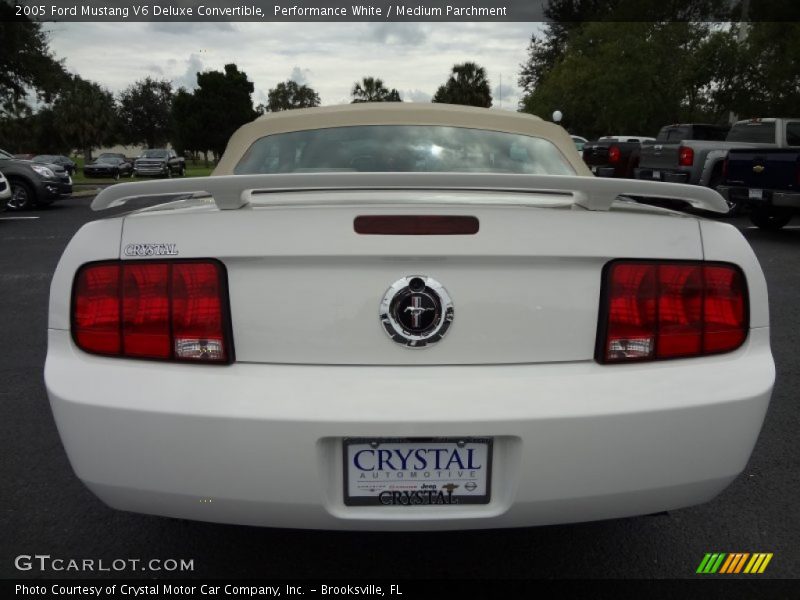 Performance White / Medium Parchment 2005 Ford Mustang V6 Deluxe Convertible