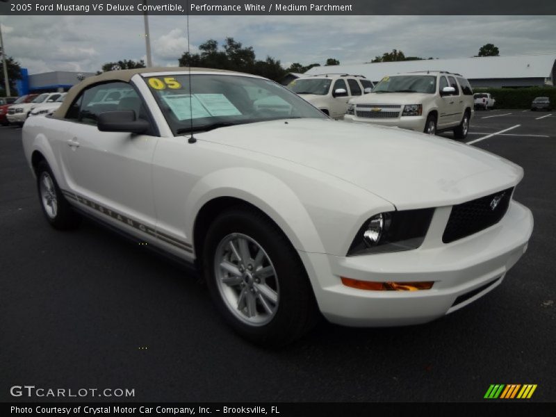 Performance White / Medium Parchment 2005 Ford Mustang V6 Deluxe Convertible