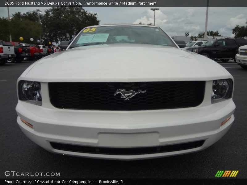 Performance White / Medium Parchment 2005 Ford Mustang V6 Deluxe Convertible