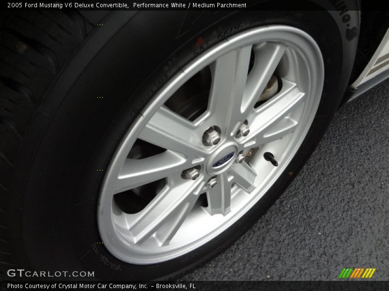 Performance White / Medium Parchment 2005 Ford Mustang V6 Deluxe Convertible