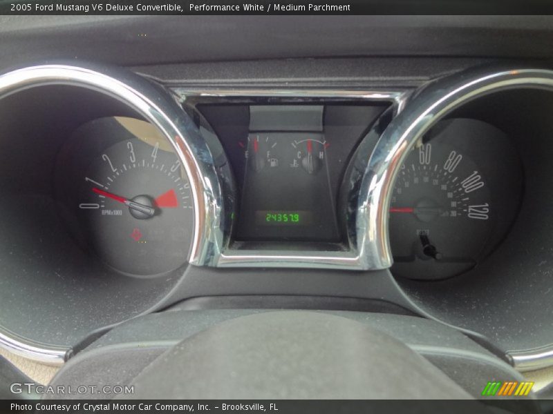 Performance White / Medium Parchment 2005 Ford Mustang V6 Deluxe Convertible