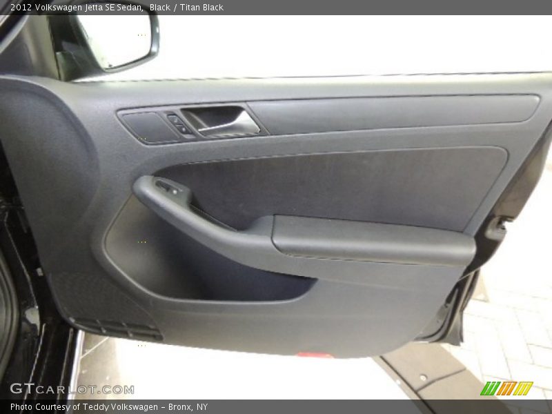 Black / Titan Black 2012 Volkswagen Jetta SE Sedan