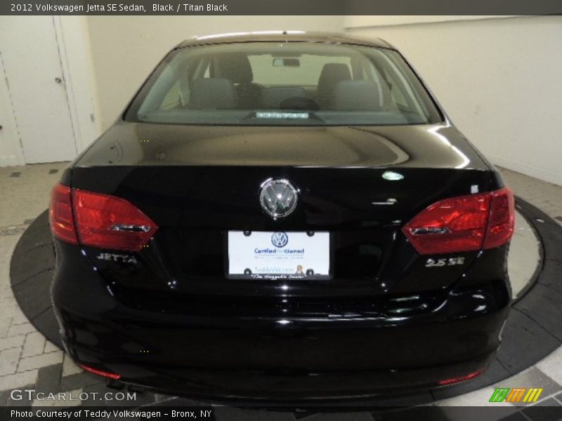 Black / Titan Black 2012 Volkswagen Jetta SE Sedan