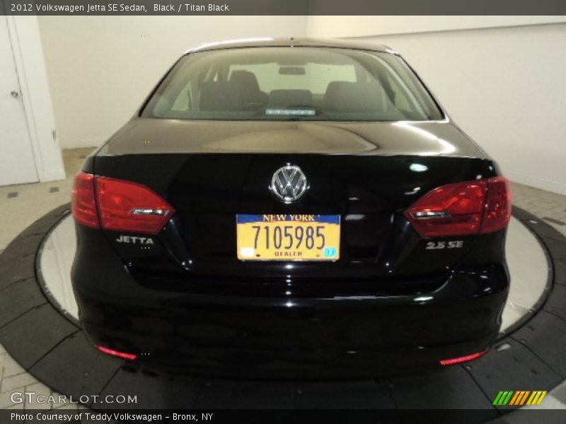 Black / Titan Black 2012 Volkswagen Jetta SE Sedan