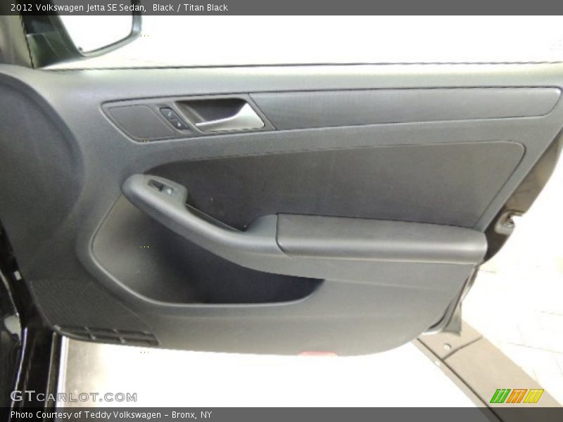 Black / Titan Black 2012 Volkswagen Jetta SE Sedan