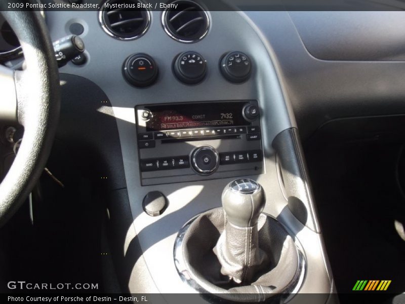 Mysterious Black / Ebony 2009 Pontiac Solstice Roadster
