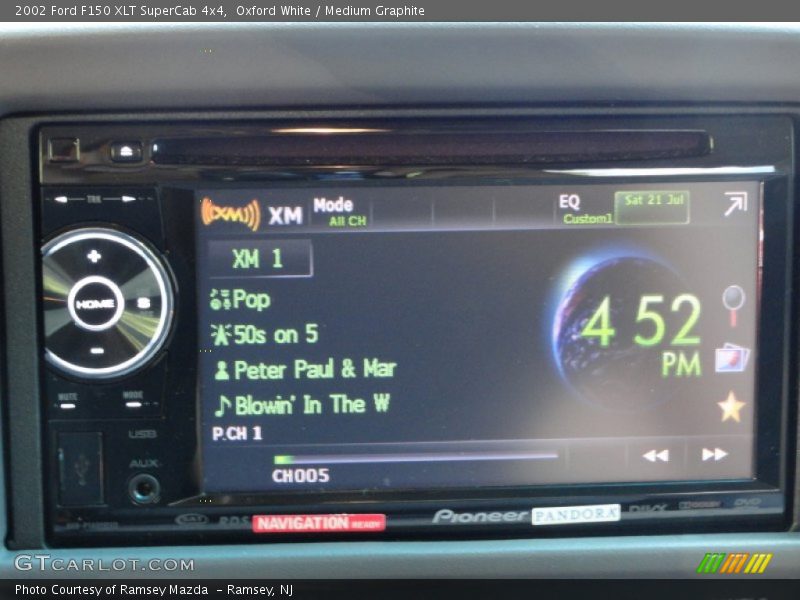 Oxford White / Medium Graphite 2002 Ford F150 XLT SuperCab 4x4