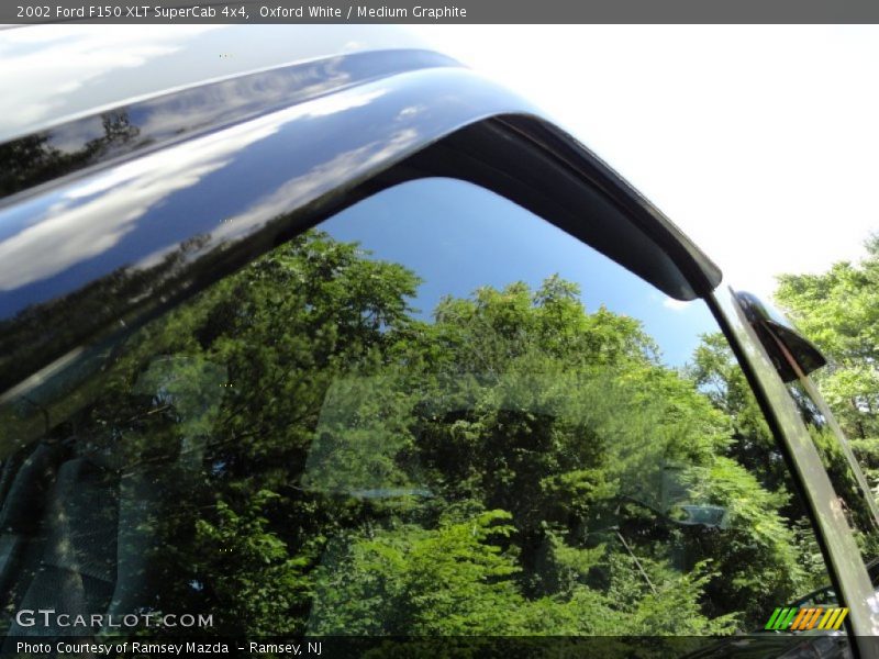 Oxford White / Medium Graphite 2002 Ford F150 XLT SuperCab 4x4